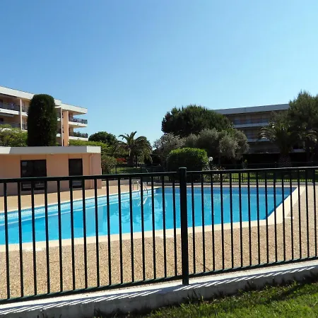 Apartment 3 Pieces, Refait A Neuf, Standing, Piscine, A Pieds Antibes