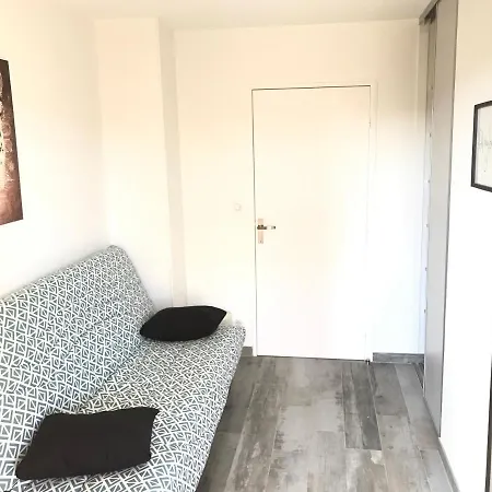 Апартаменты 3 Pieces, Refait A Neuf, Standing, Piscine, A Pieds Антиб