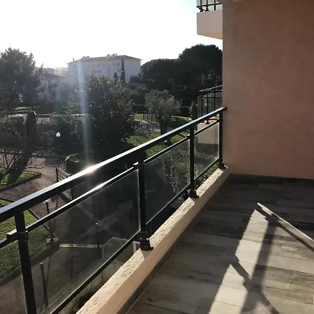 Apartment 3 Pieces, Refait A Neuf, Standing, Piscine, A Pieds