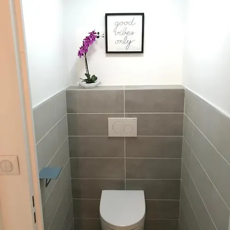 3 Pieces, Refait A Neuf, Standing, Piscine, A Pieds Апартаменты *