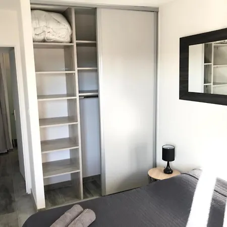 Апартаменты 3 Pieces, Refait A Neuf, Standing, Piscine, A Pieds *