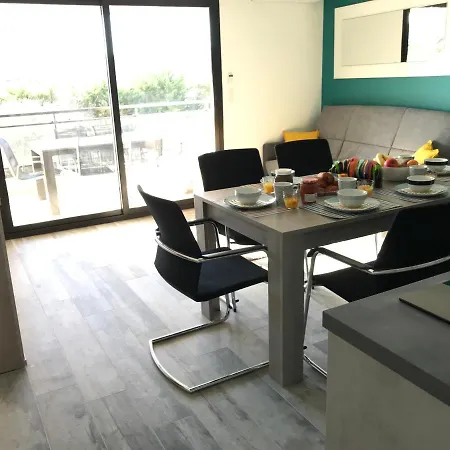 3 Pieces, Refait A Neuf, Standing, Piscine, A Pieds Апартаменты