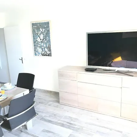 3 Pieces, Refait A Neuf, Standing, Piscine, A Pieds